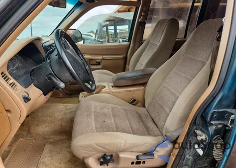 1996 Ford Explorer z USA, uszkodzony, nr VIN 1FMDU32P6TZA50186